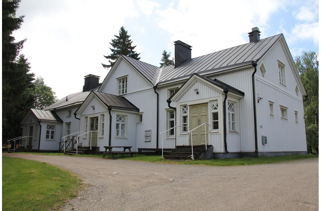 Piirolan Piha kuvattuna ulkoa.