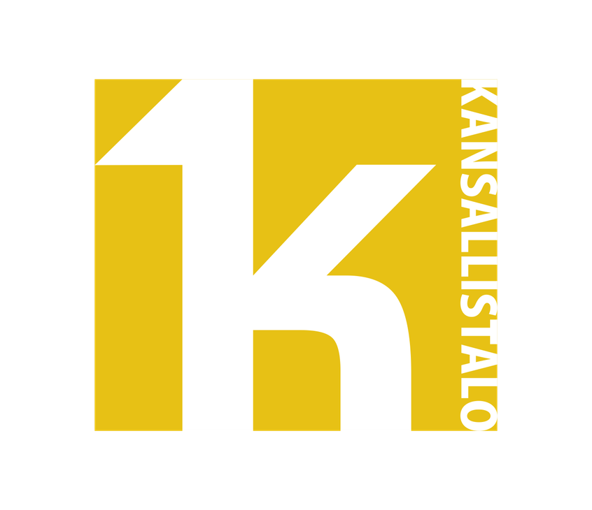 Kansallistalo-logo, jossa on suuri, valkoinen, tyylitelty numero 1 yhdistettynä kirjaimeen K keltaisen neliön sisällä. Sanoista KANSALLISTALO koostuva teksti kulkee pystysuunnassa valkoisella, pienemmällä fontilla neliön oikeaa reunaa pitkin. Tausta on musta.