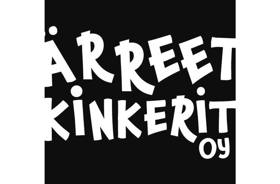 Ärreet Kinkerit Oy -yrityksen logo. Logossa on kaksi riviä suurta, valkoista tekstiä, joka on kirjoitettu paksulla, hieman kulmikkaalla ja leikkisällä fontilla. Ylärivillä lukee "ÄRREET" ja alarivillä "KINKERIT". Sanan "KINKERIT" alapuolella on pienellä fontilla teksti "oy". Logo on mustalla taustalla.