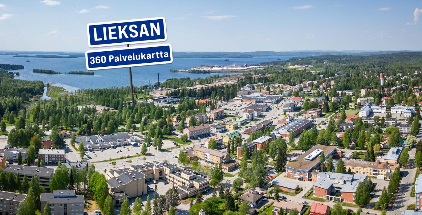 Laaja ilmakuva Lieksan kaupungista kesäisenä päivänä. Taustalla avautuu suuri järvenselkä. Kuvan vasemmassa yläkulmassa on kyltti, jossa lukee "LIEKSAN 360 Palvelukartta".
