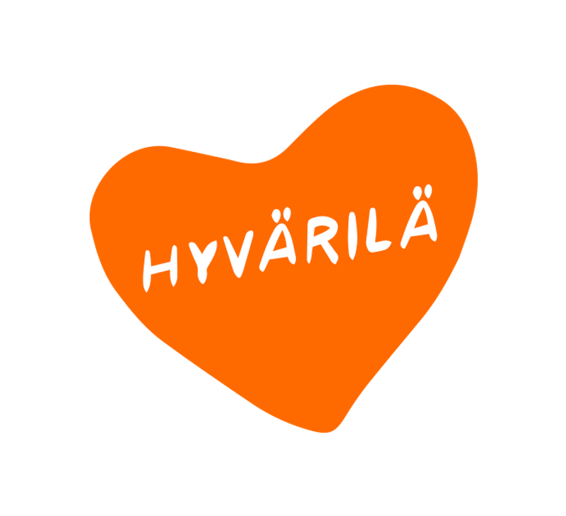 Hyvärilä-nimisen yrityksen tai kohteen logo. Logossa on suuri, oranssi, sydämenmuotoinen pohja. Sydämen sisällä lukee valkoisella, leikkisällä, käsin kirjoitetun näköisellä fontilla teksti "HYVÄRILÄ" isolla fontilla. Logo on mustalla taustalla.