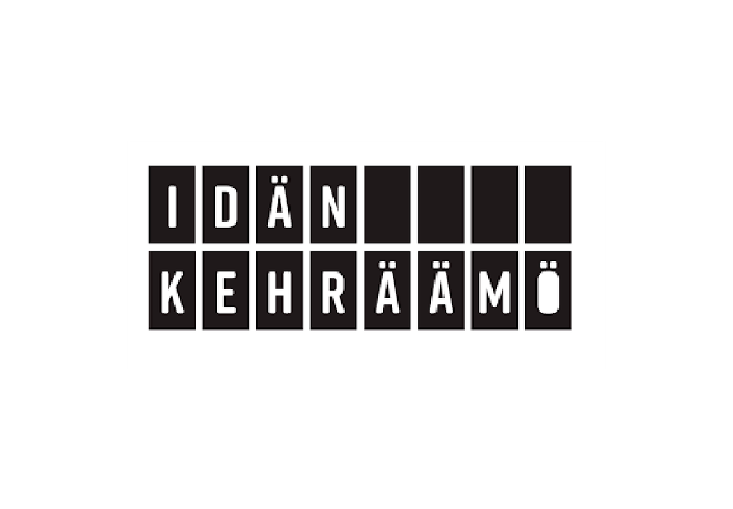 Idän Kehräämö -yrityksen logo, joka on tyylitelty näyttämään vanhanaikaiselta mekaaniselta kyltiltä tai digitaalinäytöltä. Logo koostuu kahdesta rivistä mustia suorakulmioita. Jokaisessa suorakulmiossa on valkoinen, isoin kirjaimin kirjoitettu kirjain, joka yhdessä muodostaa sanat "IDÄN KEHRÄÄMÖ". Ylärivillä sanojen välissä on kaksi tyhjää mustaa ruutua. Logo on valkoisella taustalla.