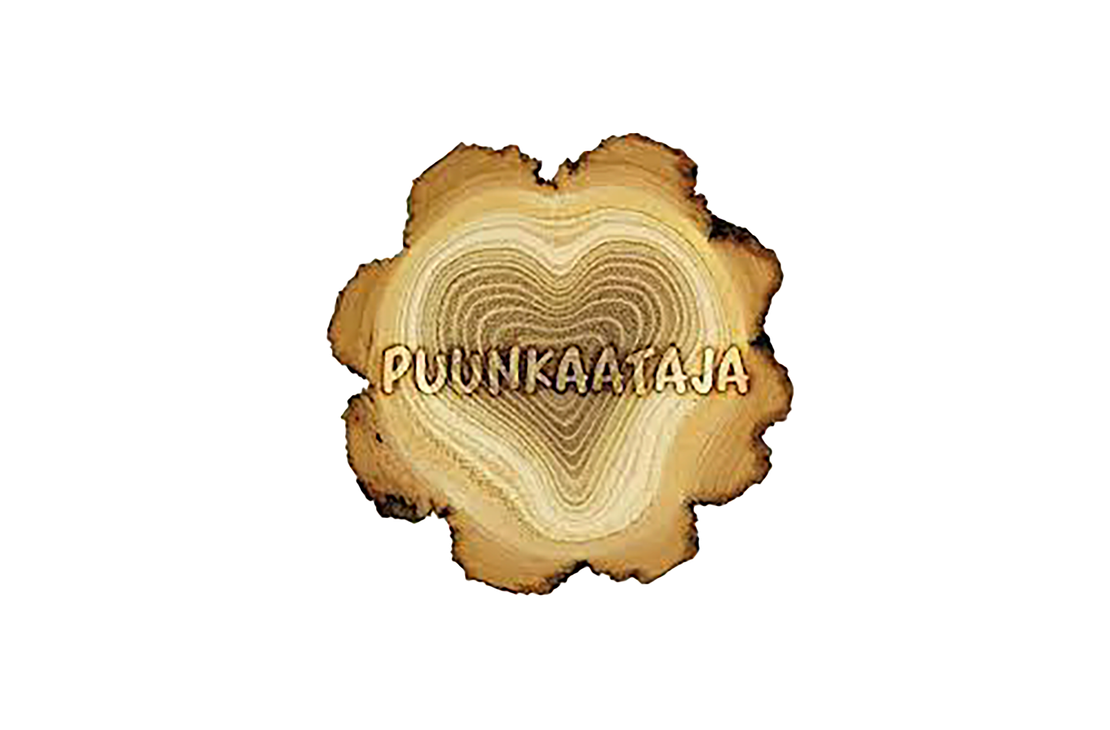 Puunkaataja-yrityksen logo. Logo on pyöreä, tyylitelty puun poikkileikkaus tai kanto, jossa näkyy kasvurenkaita. Puun syyt on muotoiltu keskeltä sydämenmuotoon. Sydämen keskellä lukee kultaisella, puun näköisellä tekstuurilla sana "PUUNKAATAJA" isolla fontilla. Logo on valkoisella taustalla.