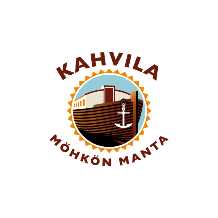 Kahvila Möhkön Ranta -yrityksen logo. Logossa on pyöreä, oranssilla, sahalaitaisella reunuksella varustettu tunnus. Tunnuksen sisällä on tyylitelty, ruskeansävyinen kuva puuveneestä tai proomusta, jossa on ankkuri keulassa. Vene on sijoitettu vaaleansinisen veden päälle. Tunnuksen yläpuolella kaarevasti lukee tummanpunaisella tekstillä "KAHVILA" ja alapuolella kaarevasti teksti "MÖHKÖN RANTA". Logo on mustalla taustalla.