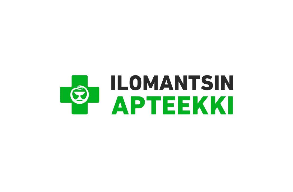 Ilomantsin Apteekki -logo. Logossa on vasemmalla tummanvihre&auml; ristisymboli, jonka keskell&auml; on valkoinen l&auml;&auml;kekalkki (malja ja k&auml;&auml;rme) -kuvio. Oikealla on kaksi rivi&auml; teksti&auml;: yl&auml;rivill&auml; mustalla isolla fontilla "ILOMANTSIN" ja alarivill&auml; kirkkaan vihre&auml;ll&auml; isolla fontilla "APTEEKKI". Logo on valkoisella taustalla.