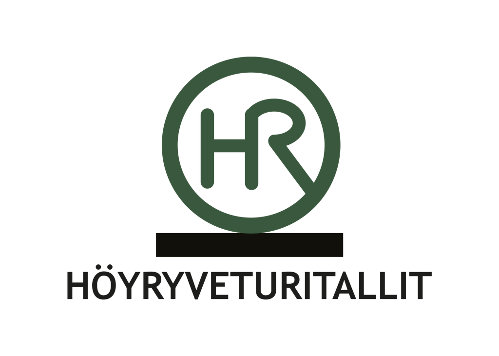 Höyryveturitallit-yrityksen logo. Logossa on alhaalla mustalla, isolla ja paksulla fontilla teksti "HÖYRYVETURITALLIT". Tekstin yläpuolella on vaakasuora musta palkki, jonka päällä on suuri, tummanvihreä ympyrä, joka sisältää tummanvihreät kirjaimet "HR". Logo on valkoisella taustalla.
