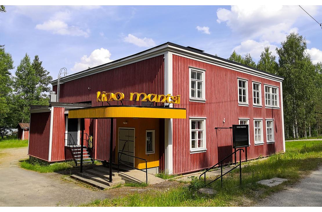 Kino Mantsi kesäasussa.