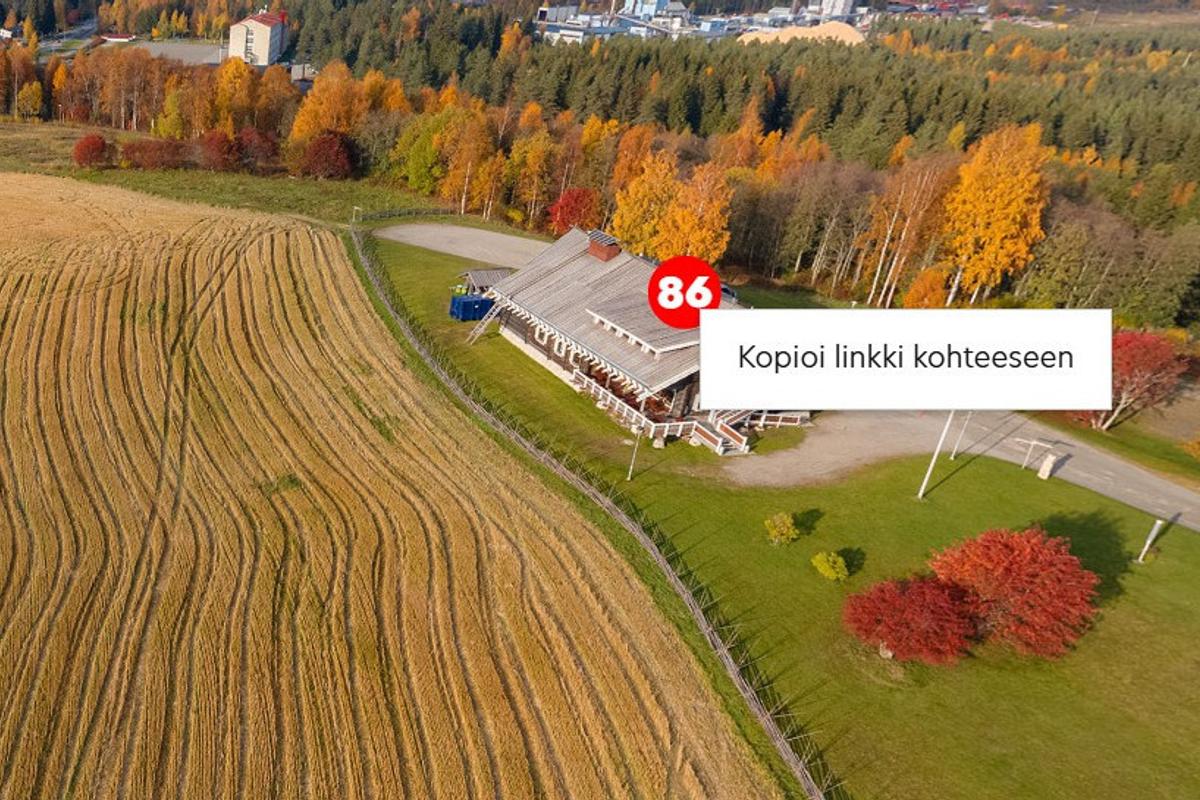 Parppeinpirtin rakennus seisoo oranssinv&auml;risten puiden keskell&auml; aurinkoisena p&auml;iv&auml;n&auml;. Rakennuksen edess&auml; n&auml;kyy pellon reuna, josta on selke&auml;sti n&auml;kyviss&auml; satoa. Rakennuksen yl&auml;puolella on punainen ympyr&auml;, jossa on luku 86, ja sen vieress&auml; valkoinen laatikko tekstill&auml; "Kopioi linkki kohteeseen".