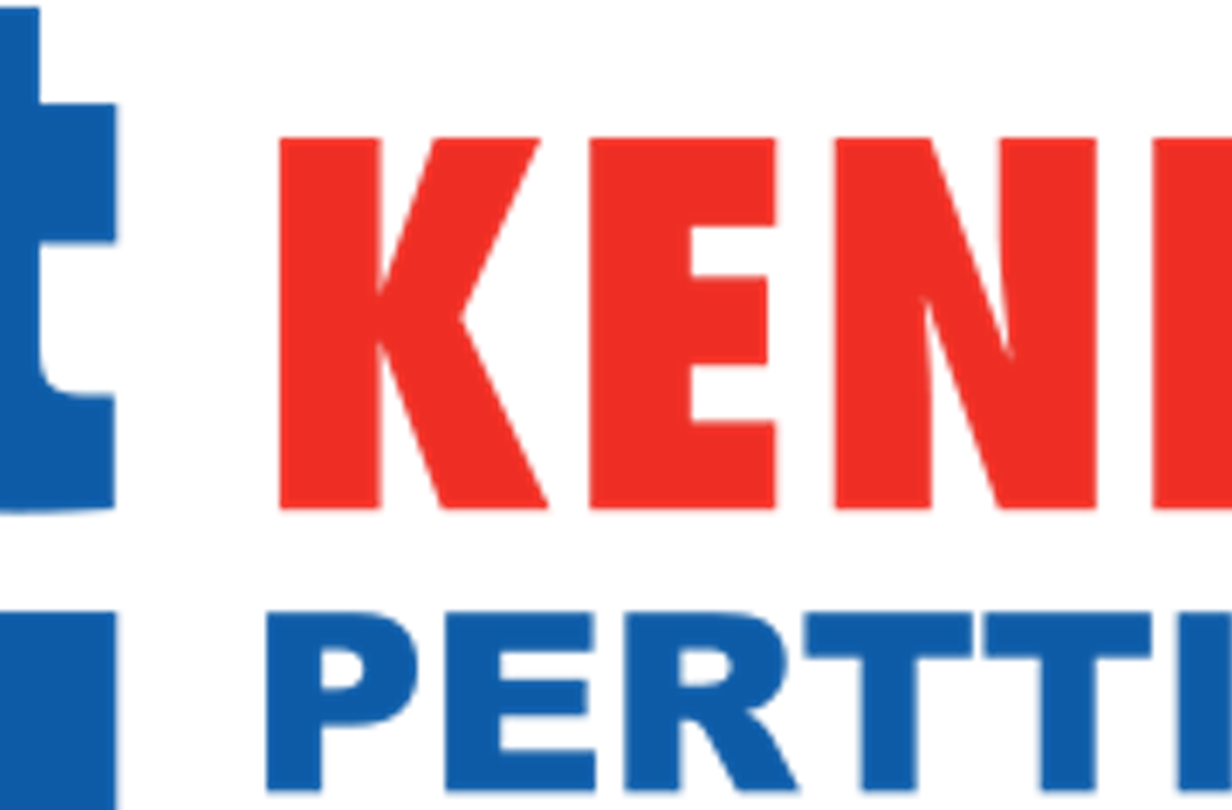 Kesport- ja Kenk&auml;-Tekstiili Pertti Kortelainen Oy:n logo. Vasemmalla on sininen Kesport-teksti ja sen alla sana Ilomantsi, oikealla punaisella tekstill&auml; Kenk&auml;-Tekstiili ja sen alla sinisell&auml; Pertti Kortelainen Oy.