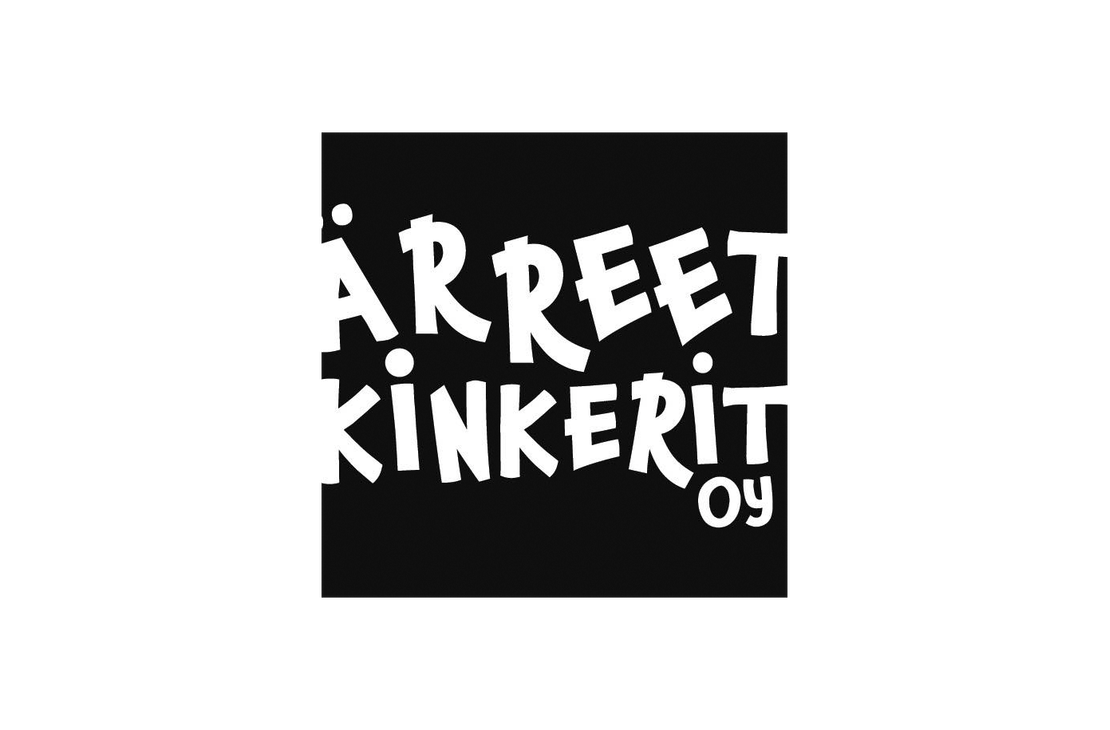 &Auml;rreet Kinkerit Oy -yrityksen logo. Logossa on kaksi rivi&auml; suurta, valkoista teksti&auml;, joka on kirjoitettu paksulla, hieman kulmikkaalla ja leikkis&auml;ll&auml; fontilla. Yl&auml;rivill&auml; lukee "&Auml;RREET" ja alarivill&auml; "KINKERIT". Sanan "KINKERIT" alapuolella on pienell&auml; fontilla teksti "oy". Logo on mustalla taustalla.