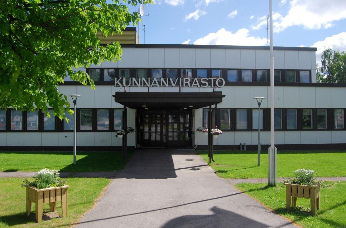 Hein&auml;veden kunnan logo. Yl&auml;rivill&auml; lukee suuri, tummanvihre&auml;, tyylik&auml;s serif-fontilla kirjoitettu sana "Hein&auml;vesi". Sen alapuolella lukee pienemm&auml;ll&auml;, vaaleamman vihre&auml;ll&auml;, isoin kirjaimin kirjoitettu teksti "HEIN&Auml;VEDEN KUNTA". Logo on valkoisella taustalla.