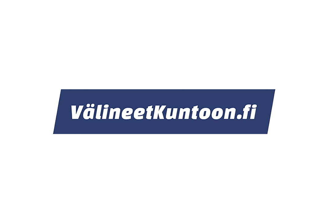 V&auml;lineetKuntoon.fi-verkkosivuston tai yrityksen logo. Logossa on tummansininen, diagonaalisesti leikattu palkki, jonka sis&auml;ll&auml; lukee valkoisella, lihavoidulla, kursivoidulla fontilla teksti "V&auml;lineetKuntoon.fi". Palkin yl&auml;- ja alapuolella on ohut vaaleanharmaa viiva.