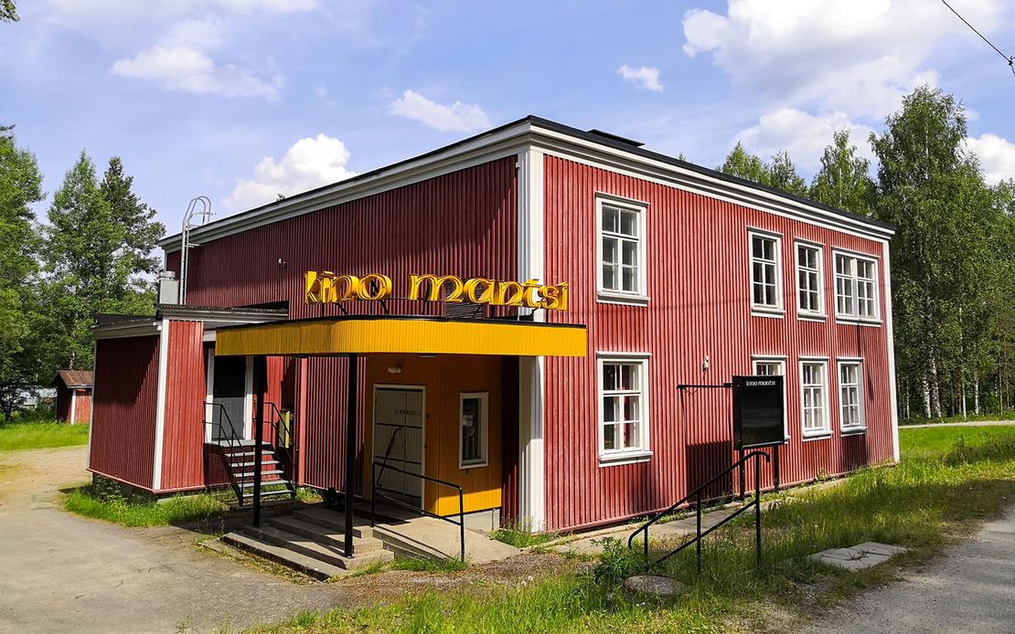 Kino Mantsi kesäasussa.