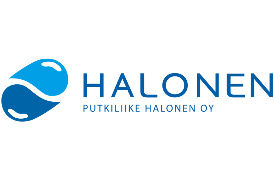 Putkiliike Halonen Oy -yrityksen logo. Vasemmalla on kaksi tyyliteltyä, toisiinsa kietoutuvaa vesipisaraa: ylempi on vaaleansininen ja alempi tummansininen, molemmissa on valkoisia kiiltoja. Oikealla on sinisellä, isolla fontilla sana "HALONEN". Sen alapuolella on vaaleankeltaisella tekstillä pienemmällä fontilla teksti "PUTKILIIKE HALONEN OY". Logo on tummanvihreällä taustalla.