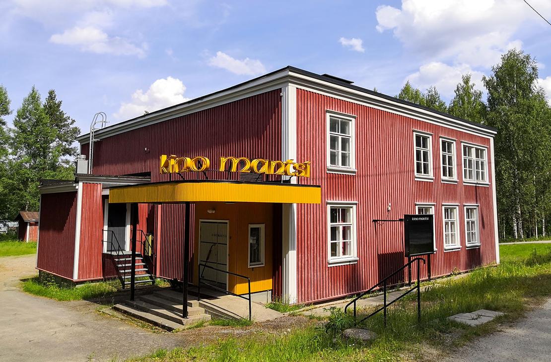 Kino Mantsi kesäasussa.
