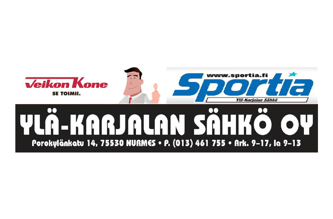 Yl&auml;-Karjalan S&auml;hk&ouml; Oy -yrityksen ja sen kumppaneiden mainosbanneri.  Yl&auml;osassa, valkoisella taustalla on vasemmalla Veikon Kone -logo (punainen teksti ja sen alla "SE TOIMII"). Oikealla on Sportia-logo (sininen teksti "Sportia" ja sen alla pienell&auml; teksti "Yl&auml;-Karjalan S&auml;hk&ouml;"). N&auml;iden v&auml;liss&auml; on sarjakuvamainen kuva miehest&auml;, joka antaa peukun.  Alaosassa, suuressa mustassa palkissa, lukee valkoisella, isolla, paksulla fontilla "YL&Auml;-KARJALAN S&Auml;HK&Ouml; OY". T&auml;m&auml;n alla lukee pienemm&auml;ll&auml;, valkoisella fontilla yrityksen yhteystiedot ja aukioloajat: "Porokyl&auml;nkatu 14, 75530 NURMES &bull; P. (013) 461 755 &bull; Ark. 9&ndash;17, la 9&ndash;13".
