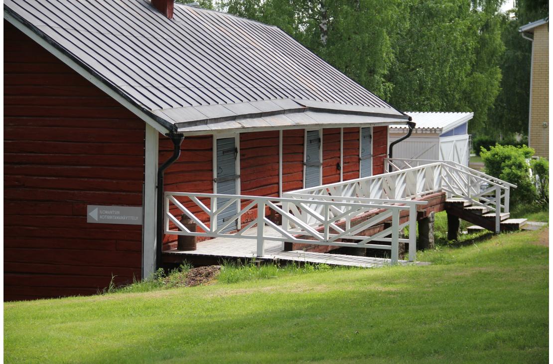 Piirolan Pihan ulkorakennus, aitat.