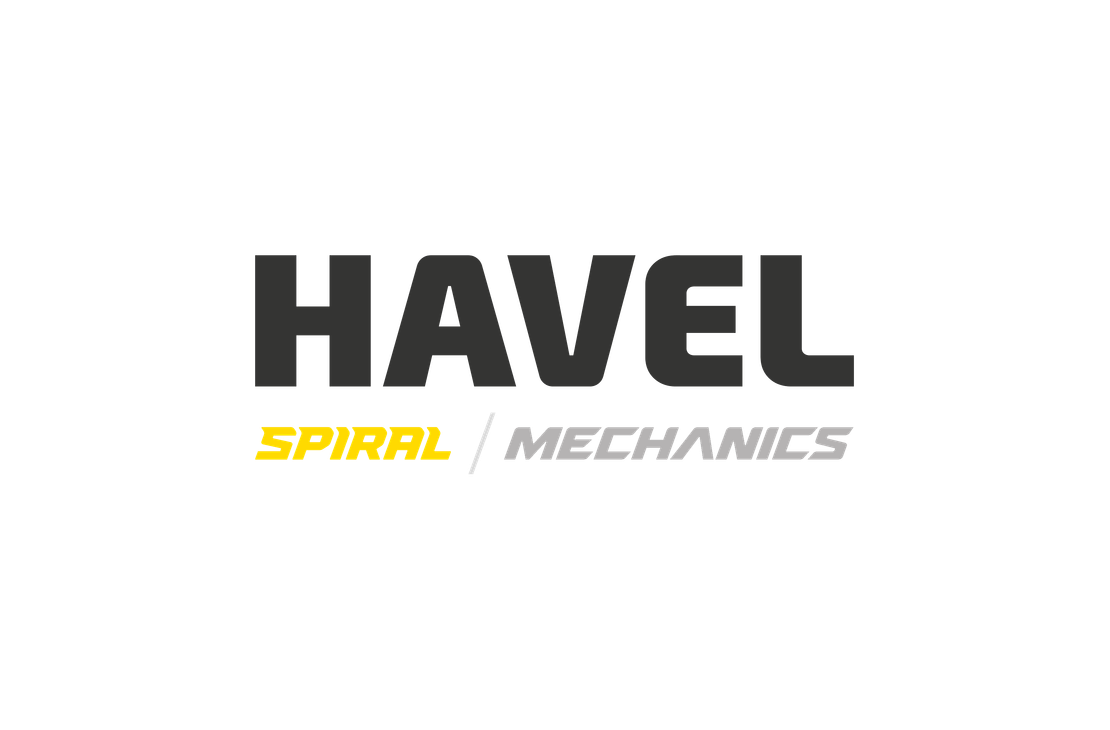Havel Spiral Mechanics -yrityksen logo. Ylärivillä lukee suurella, lihavoidulla, tummanharmaalla fontilla sana "HAVEL". Sen alapuolella on kaksi pienempää sanaa: vasemmalla kirkkaan keltaisella fontilla "SPIRAL" ja oikealla vaaleanharmaalla fontilla "MECHANICS", ja sanoja erottaa pystyviiva. Logo on valkoisella taustalla.