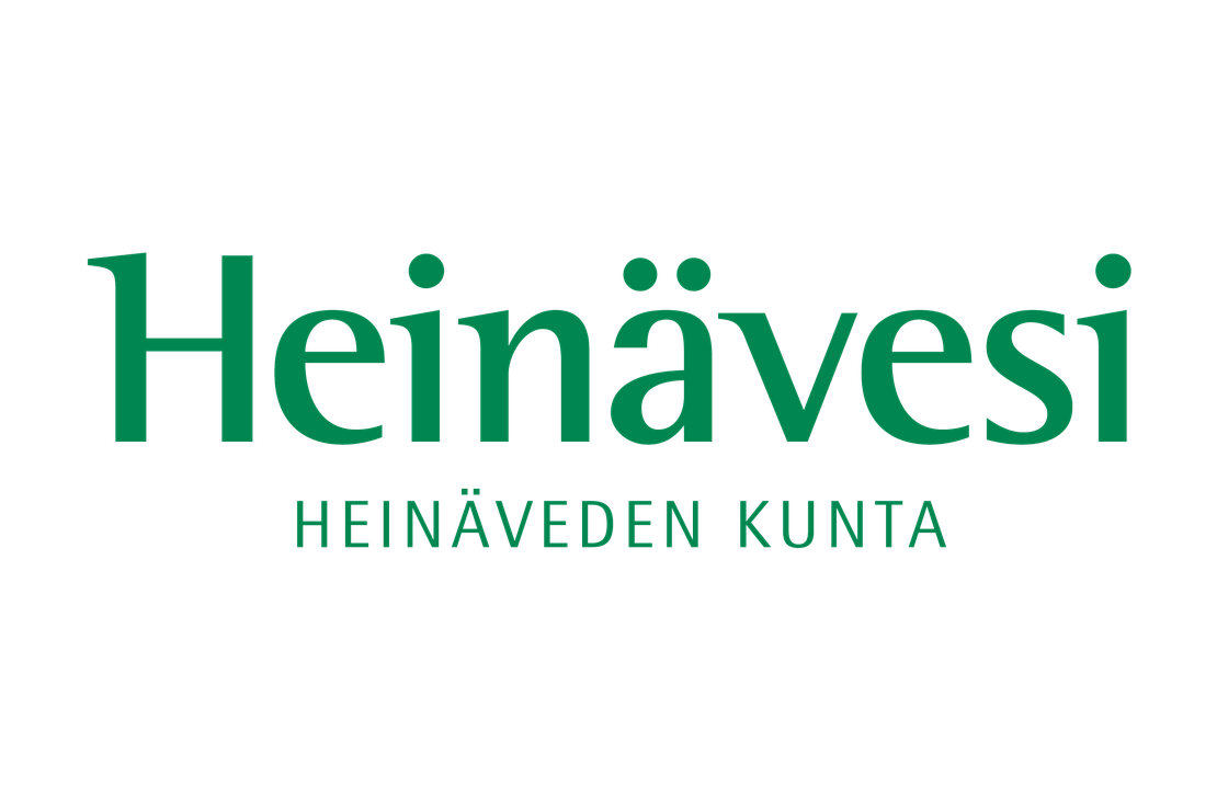 Heinäveden kunnan logo. Ylärivillä lukee suuri, tummanvihreä, tyylikäs serif-fontilla kirjoitettu sana "Heinävesi". Sen alapuolella lukee pienemmällä, vaaleamman vihreällä, isoin kirjaimin kirjoitettu teksti "HEINÄVEDEN KUNTA". Logo on valkoisella taustalla.