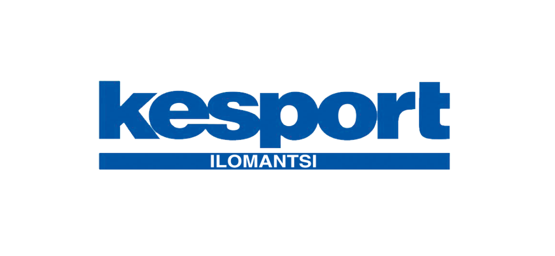 Kesport Ilomantsi -liikkeen logo. Logossa on suuri, tummansininen teksti "kesport" isolla, paksulla fontilla. Sanan alapuolella on tummansininen suorakulmio, jonka sisällä lukee pienemmällä, valkoisella tekstillä "ILOMANTSI". Koko logo on valkoisella taustalla.